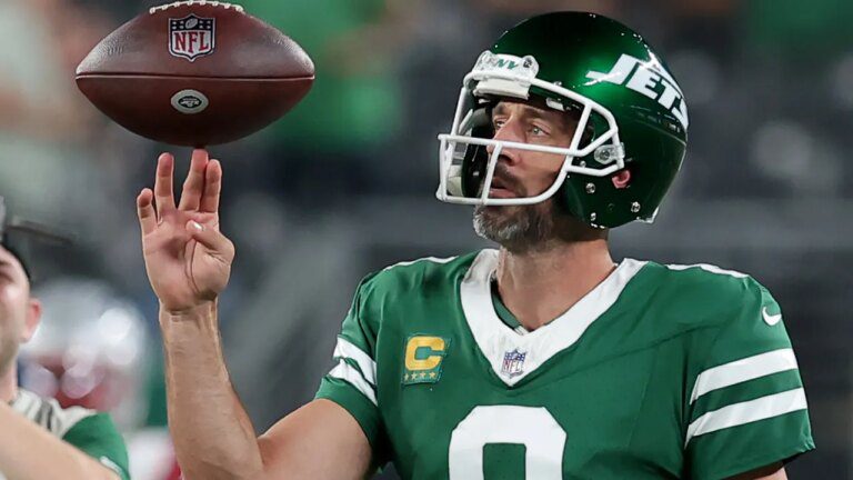 Aaron Rodgers leads Jets to big win over Patriots in home opener
