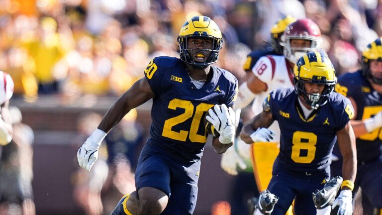 No. 18 Michigan scores a last-minute touchdown to hand No. 11 USC a loss in the Trojans' first Big Ten matchup.