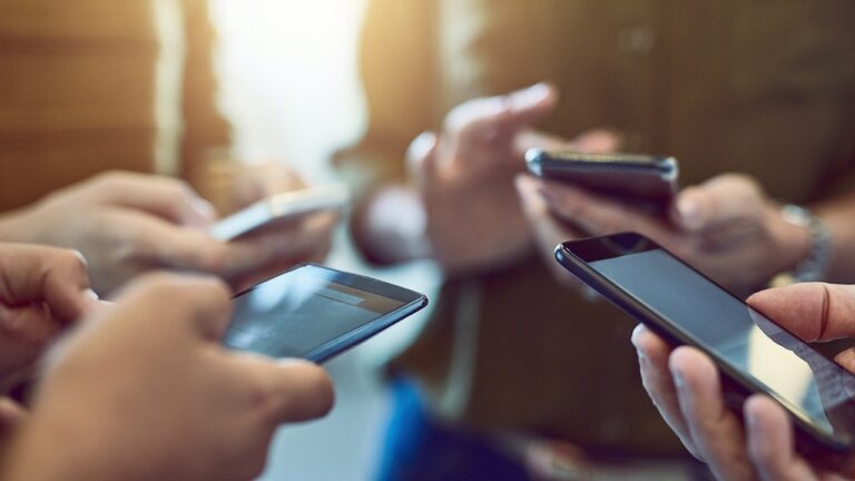 Why parents should work with educators to ban cell phones in the classroom