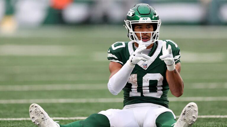 Jets' Allen Lazard defends gun-like celebration, expects fine from NFL: 'I'm the victim in this situation'